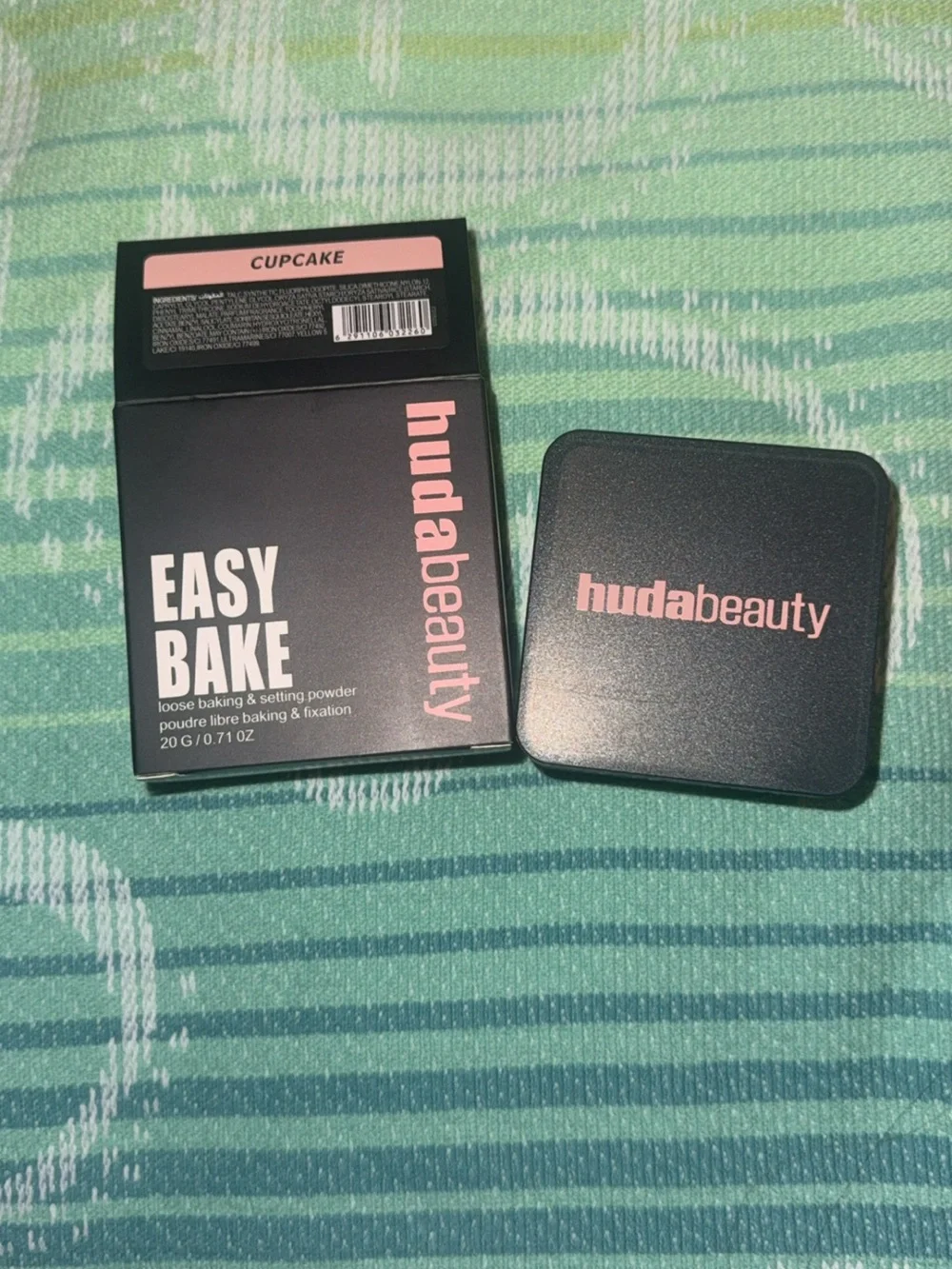 HUDA BEAUTY Easy Bake Setting Powder- shade cupcake